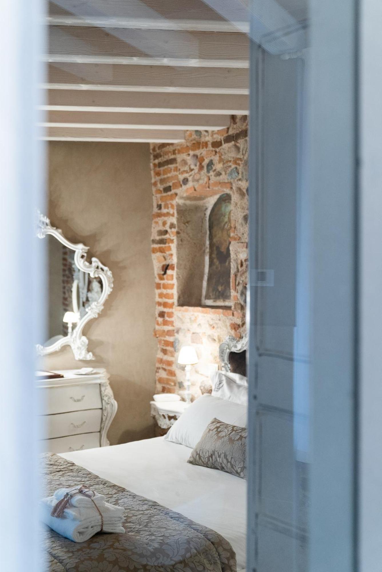 Regia Rosetta - Royal Rooms Borghetto 明乔河畔的瓦雷奇奥 外观 照片